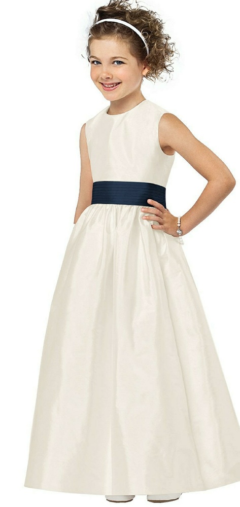 Beautiful Flower Girl dress size 8 (IN IVORY)